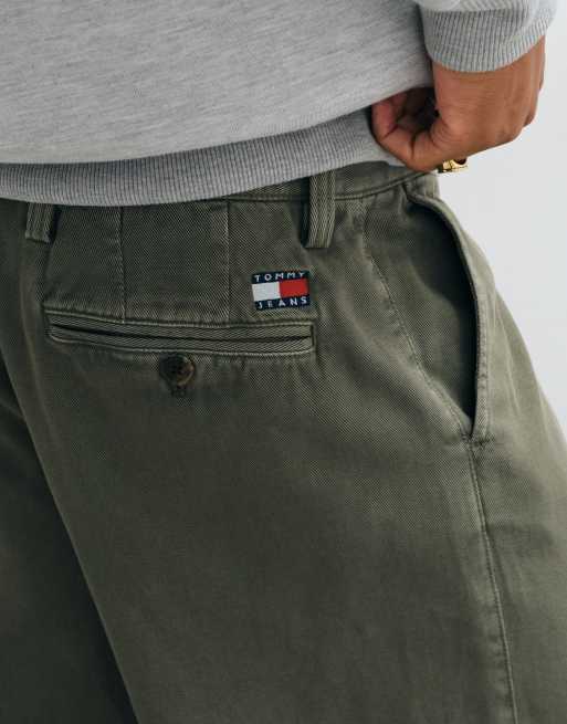Tommy Jeans Theo Baggy-Fit Chinohose in Khaki mit Waschung, 2 von 5