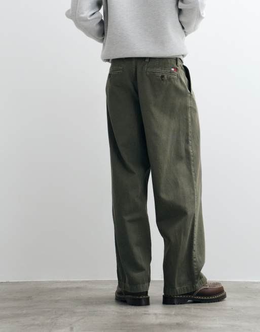 Tommy Jeans Theo Baggy-Fit Chinohose in Khaki mit Waschung, 3 von 5