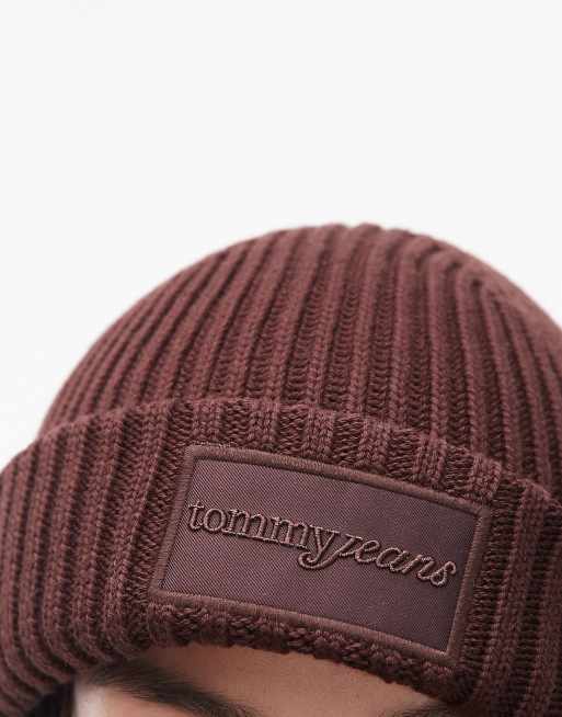 Tommy Jeans thick rib beanie in chocolate brown, 2 of 3