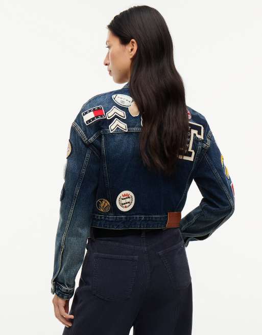 Tommy Jeans Tommy Badge Cropped Denim Trucker-Jacke in dunklem Denim, 5 von 6