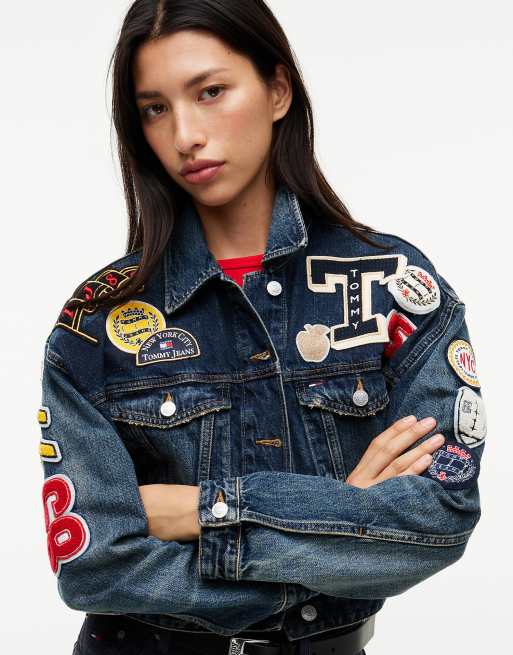 Tommy Jeans Tommy badge cropped denim trucker jacket in denim dark, 3 of 6