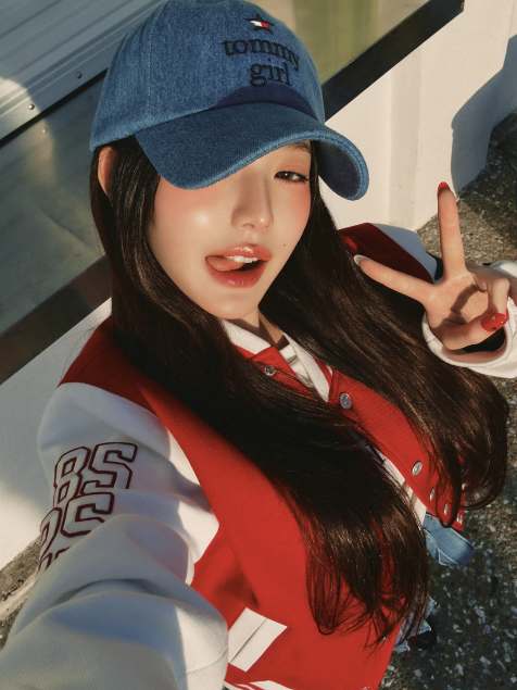 Tommy Jeans tommy girl denim cap in mid wash - view 1