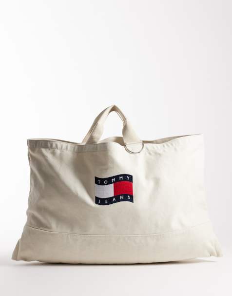 Tommy Jeans – Tragetasche in Cremeweiß mit welligem Logo - view 1