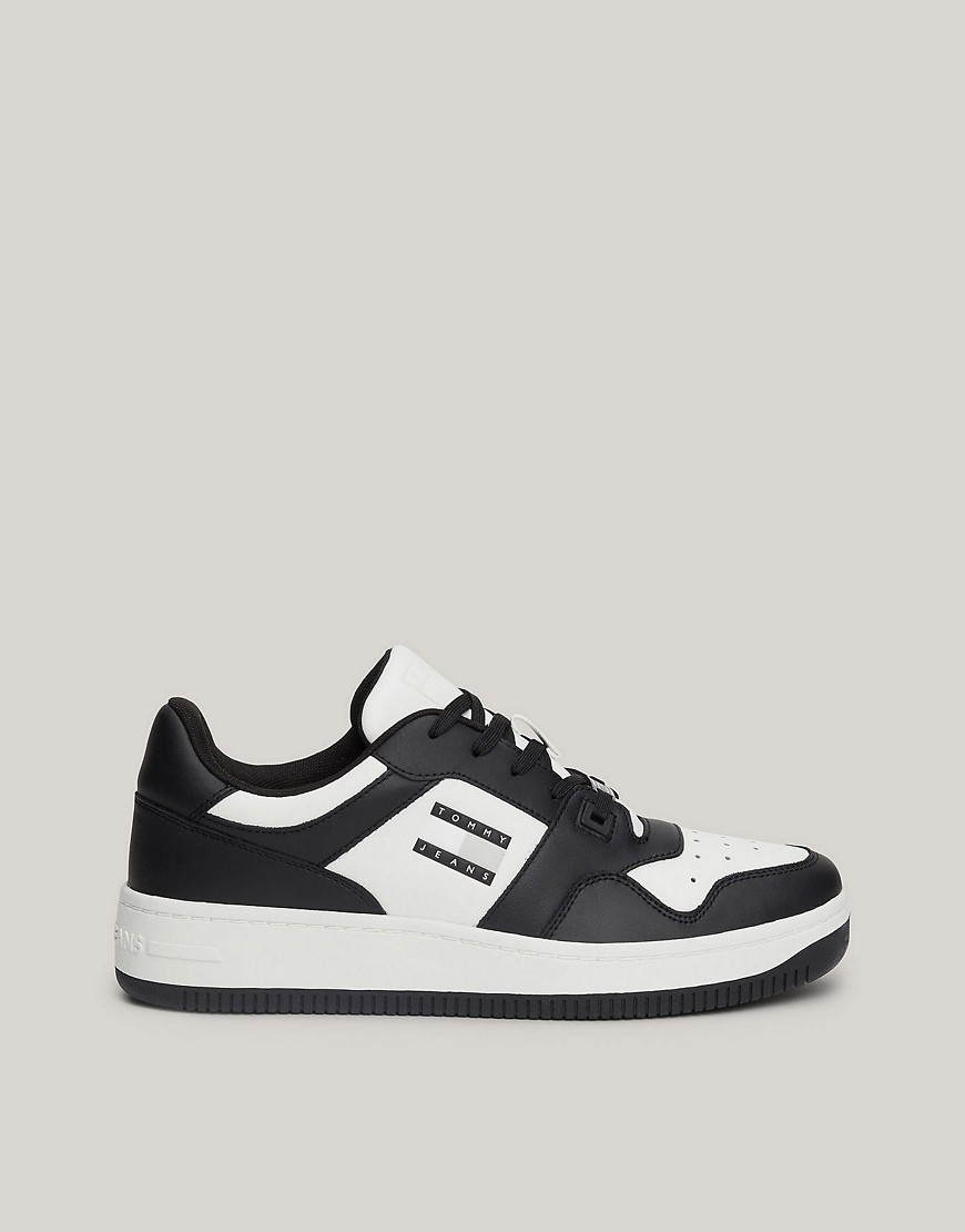 Tommy Jeans Trainers in Black and white