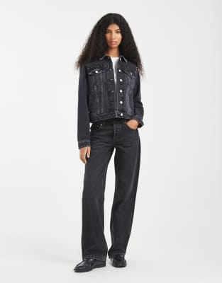 Tommy Jeans - Trucker-Jacke aus Denim in schwarzer Waschung mit Nietendetails