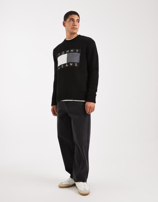 Tommy Jeans - Trui met groot vlaglogo in het midden in zwart, 2 van 5