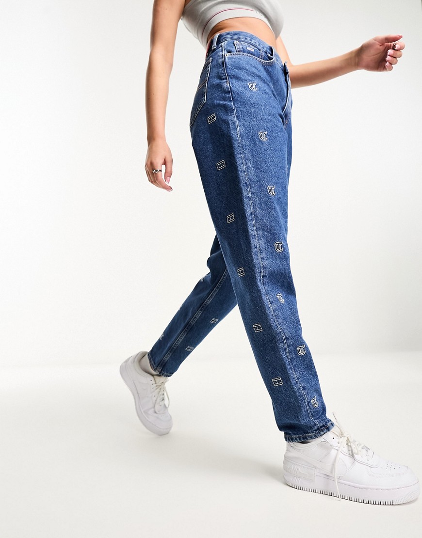 tommy jeans ultra high rise tapered mom jeans in mid wash-blue