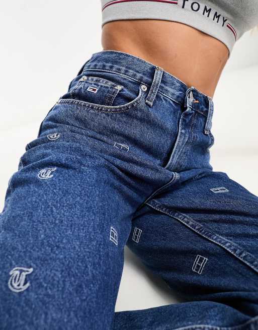 Tommy Jeans ultra high rise tapered mom jeans in mid wash, 3 of 5