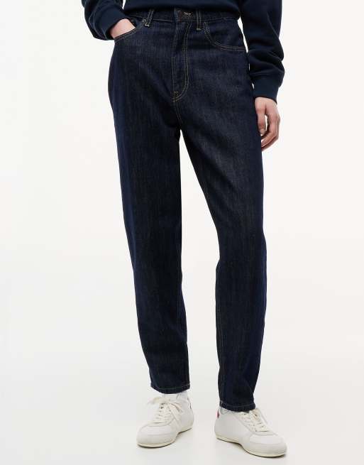 Tommy Jeans Ultra high rise tapered mom jeans with linen in dark blue, 2 of 6