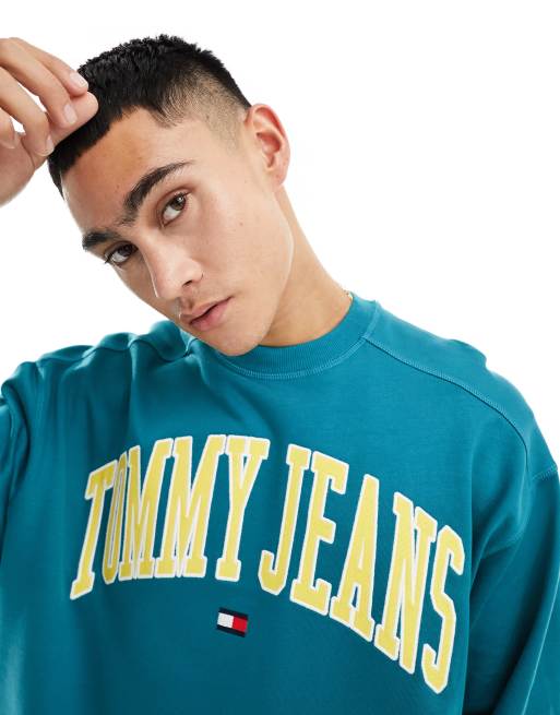 Tommy Jeans - Uniseks boxy varsity sweatshirt met ronde hals in groenblauw - MGREEN