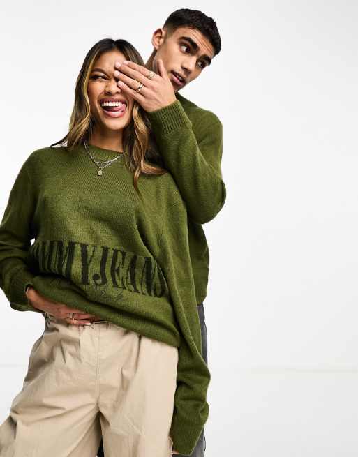 Tommy Jeans - Uniseks ruimvallende trui met NY-logo in dezelfde tint olijfgroen
