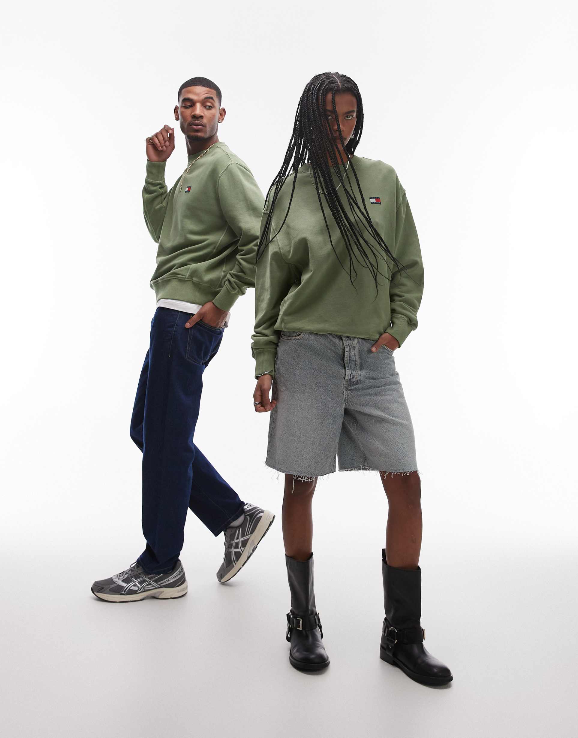 tommy jeans unisex badge sweatshirt in washed green