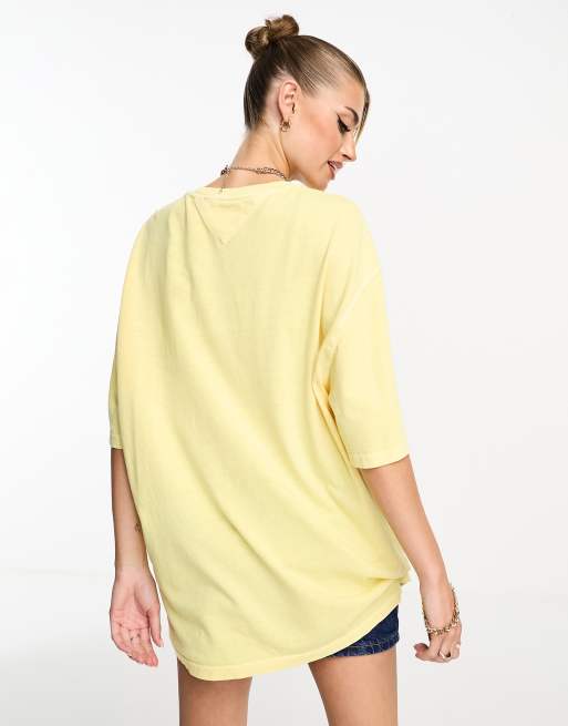 Tommy Jeans Unisex centre skate logo t-shirt in yellow, 2 of 4