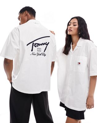 Tommy Jeans Unisex DNA twist solid shirt in white