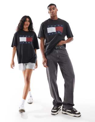 tommy jeans unisex large flag logo t-shirt in black