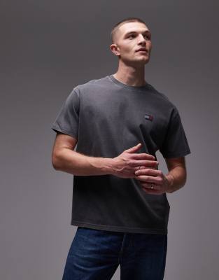 Tommy Jeans Unisex Regular Badge T-shirt In Black