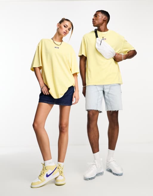 Tommy Jeans – Unisex – T-Shirt in Gelb mit mittigem Skate-Logo, 4 von 4