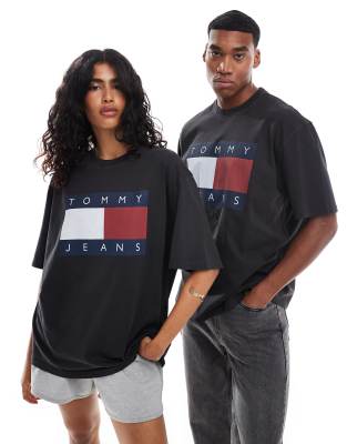 Tommy Jeans - Unisex - T-Shirt in Schwarz mit großem Flag-Logo