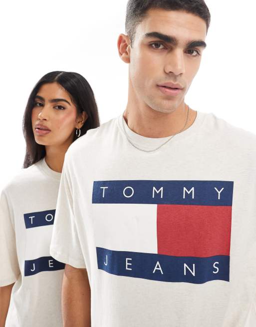 Tommy Jeans Unisex – T-shirt w kolorze złamanej bieli z dużą naszywką z motywem flagi