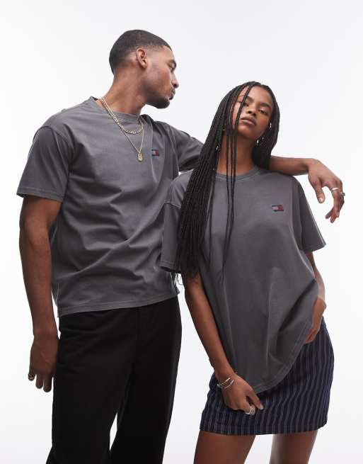 Tommy Jeans - Unisex - Vasket sort T-shirt med logomærke i regular fit