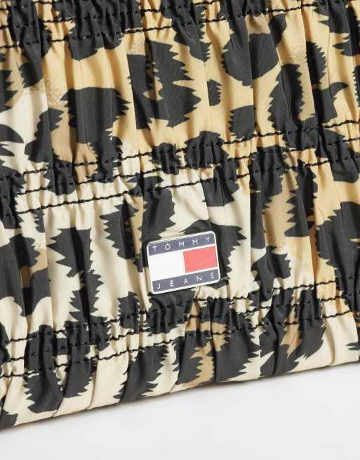Tommy Jeans urban laptop case in leopard print, 3 of 4