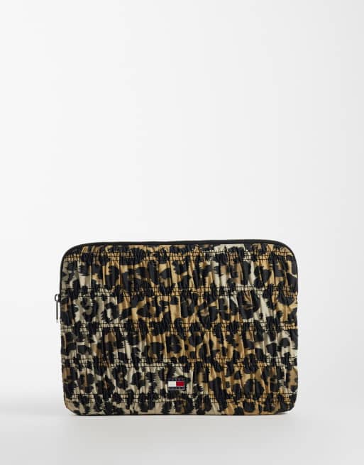Tommy Jeans urban laptop case in leopard print, 4 of 4