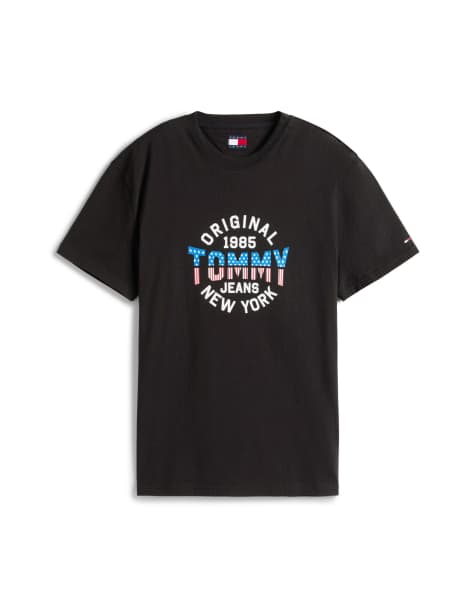 Tommy Jeans – USA – Czarny T-shirt z okrągłą grafiką - view 1