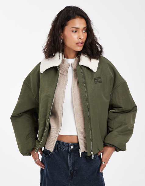 Tommy Jeans Utility-Jacke mit Kunstfellkragen in Khaki - view 1