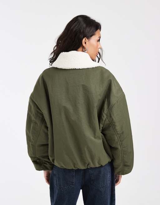 Tommy Jeans Utility-Jacke mit Kunstfellkragen in Khaki, 4 von 4