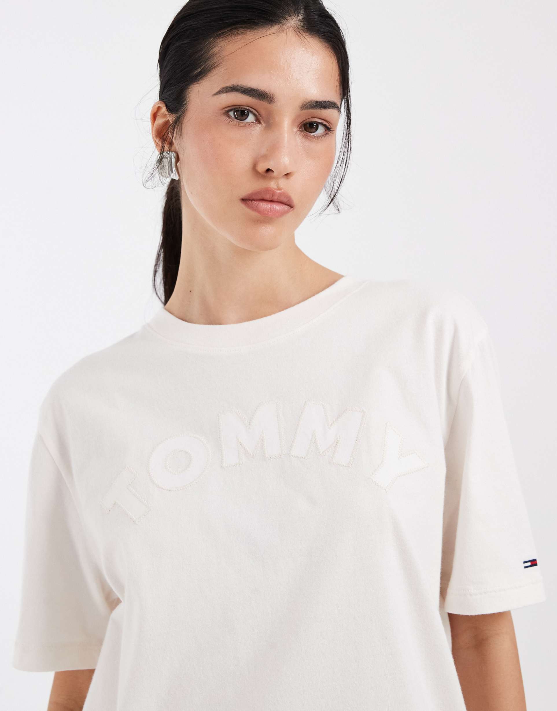 tommy jeans varsity logo relaxed fit t-shirt in white