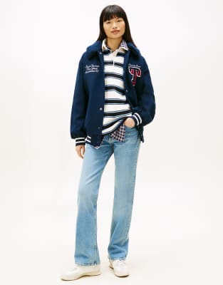Tommy Jeans - Verwaschene Bootcut-Jeans in Blau mit mittelhohem Bund