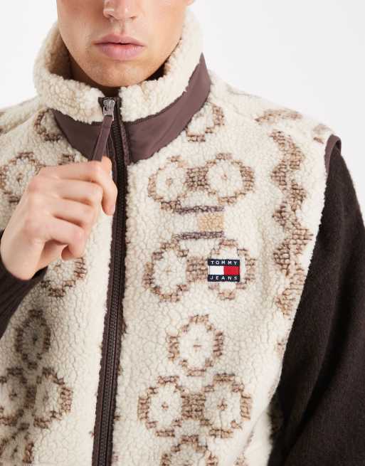 Tommy Jeans - Veste sans manches zippée en peluche à motifs - Marron, 5 de 5