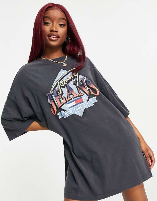 Retro t shirt dress shop