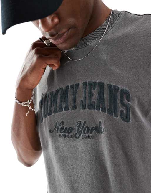 Tommy Jeans - Vintage varsity T-shirt in grijs met wassing, 3 van 4