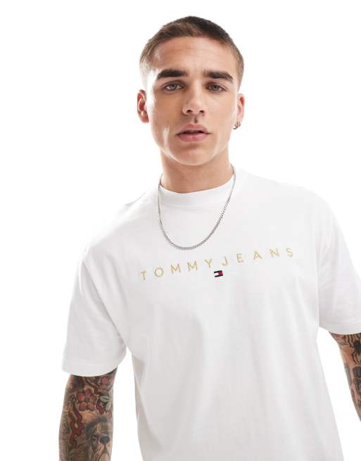 Tommy Jeans – Vit t-shirt med guldfärgad, linjär logga