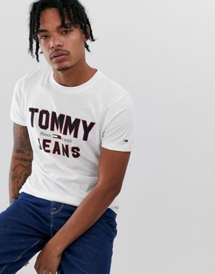 Tommy Jeans – Vit t-shirt med stor logga på bröstet