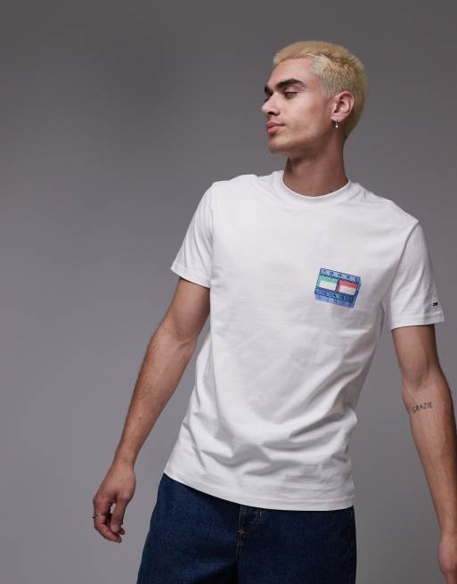 Tommy Jeans – Vit t-shirt med suddigt flaggtryck baktill, 2 av 4