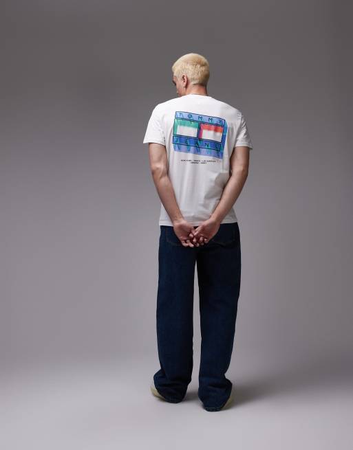 Tommy Jeans – Vit t-shirt med suddigt flaggtryck baktill, 3 av 4