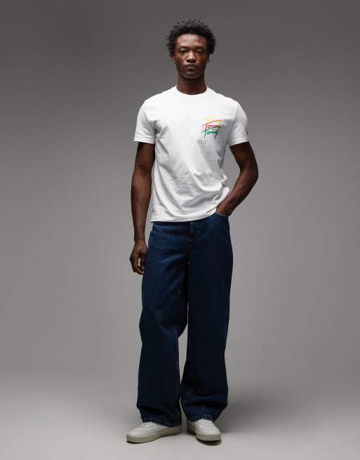 Tommy Jeans – Vit t-shirt med upprepat signaturtryck baktill, 2 av 5
