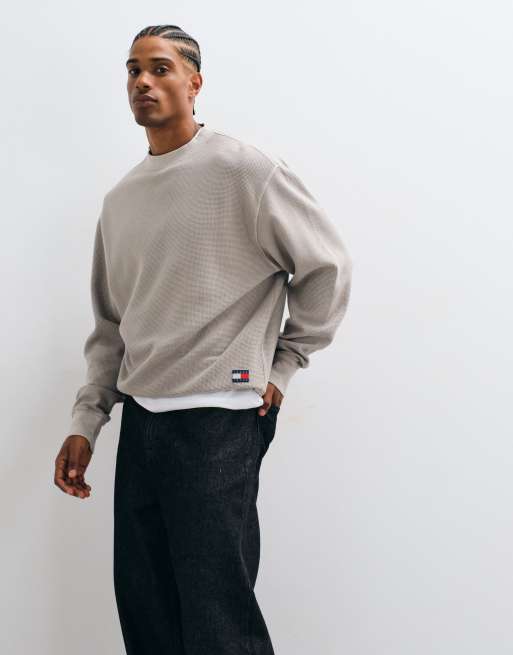 Tommy Jeans Waffel-Sweatshirt mit Relaxed Fit und Rundhalsausschnitt in Stone, 5 von 5