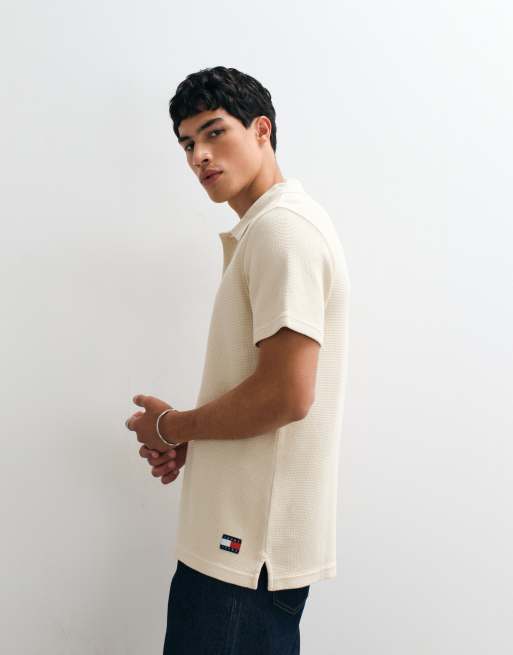 Tommy Jeans waffle textured polo shirt in beige, 2 of 5