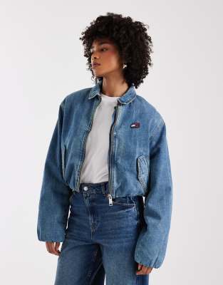 Tommy Jeans - Wattierte Harrington-Jeansjacke in mittelblauer Waschung
