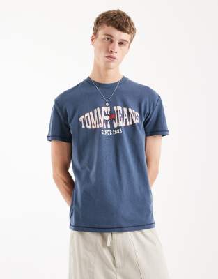 Tommy Jeans waving flag T-shirt in washed navy dark night navy 9890₽