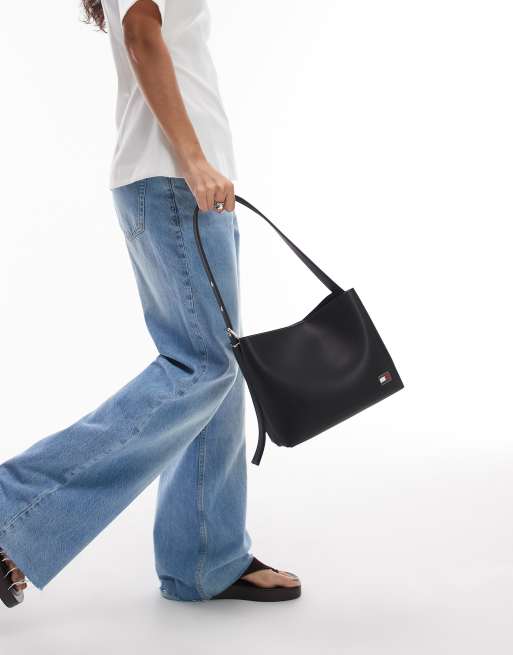 Tommy Jeans – Weiche, eckige Schultertasche in Schwarz, 3 von 4