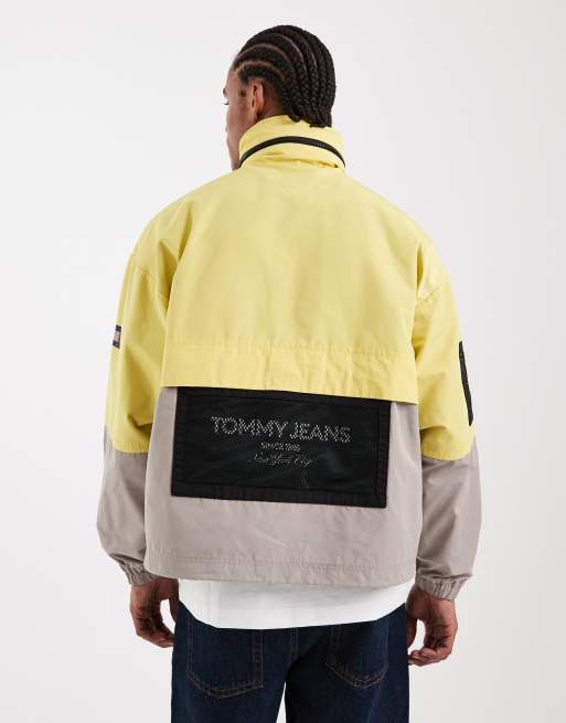 Tommy Jeans – Windjacke mit Blockfarbendesign in Steinbeige und Gelb, 3 von 5