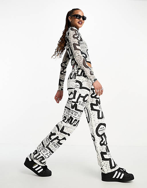 Tommy Jeans x Keith Haring co-ord exhibit poster straight leg jeans in ...