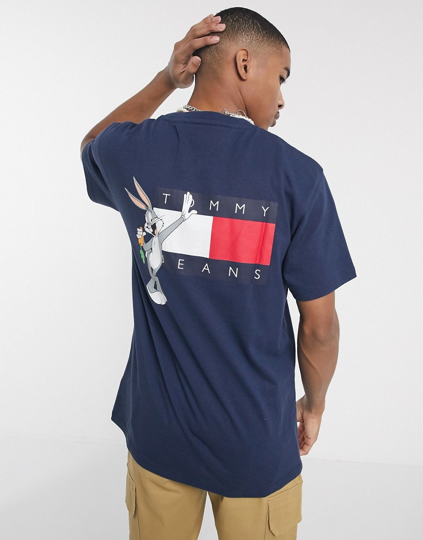 Tommy Jeans x Looney Tunes Capsule - T-shirt con logo a bandiera e Bugs Bunny sul davanti e sul retro blu navy
