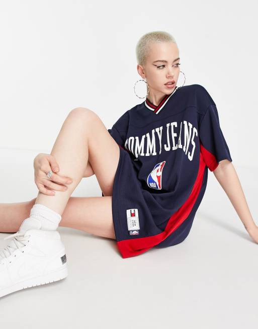 Tommy Jeans x NBA – Marinblå collegeklänning i mesh av polyester med v-ringning - NAVY, 3 av 4
