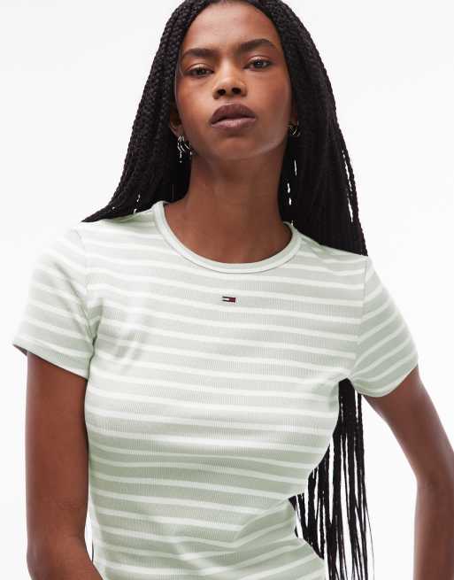 Tommy Jeans – Zielony T-shirt o dopasowanym kroju w paski z krótkimi rękawami i logo