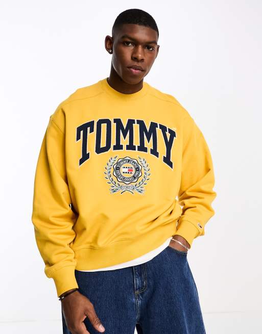 Tommy Jeans – Złocistożółta bluza o pudełkowym kroju z okrągłym dekoltem i grafiką